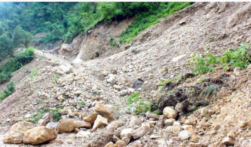 डोटीका ग्रामीण क्षेत्रका कच्ची सडक अवरुद्ध